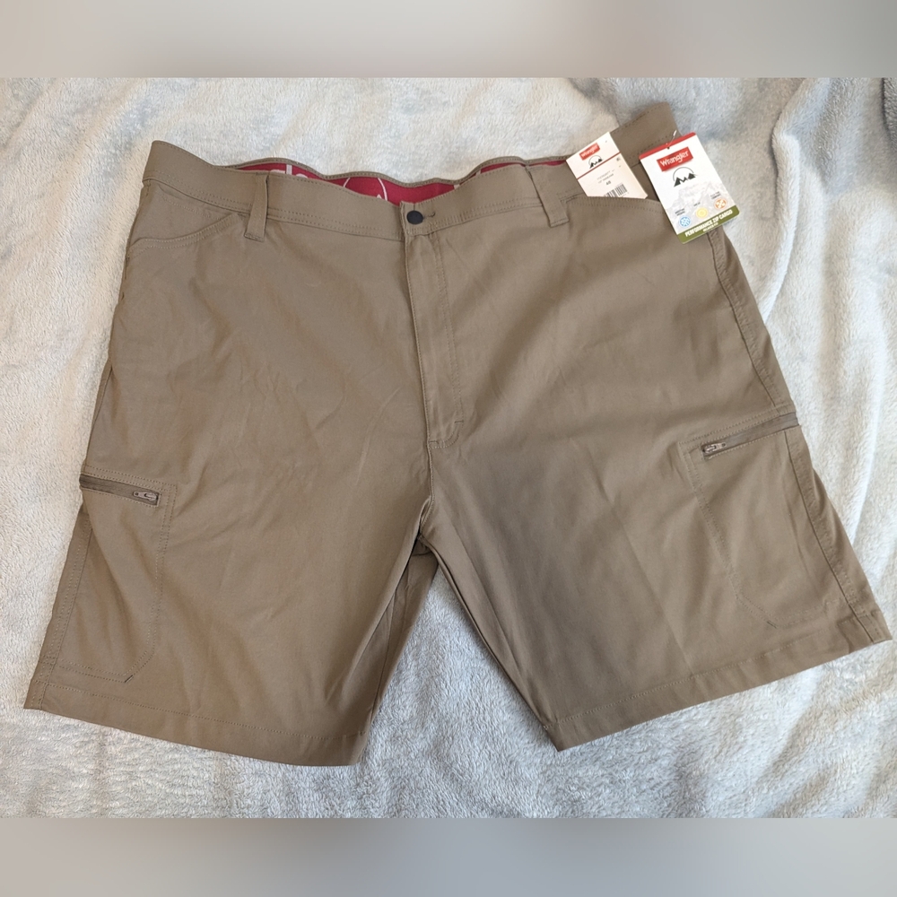 Wrangler performance zip cargo relaxed fit Sz: 48 NWT
